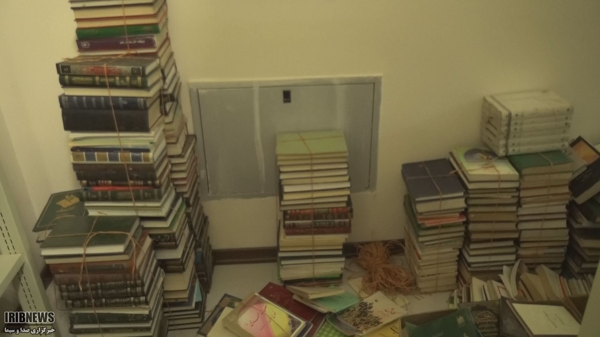 اهدای هزار جلد کتاب به کتابخانه دکتر شکوهی خوسف