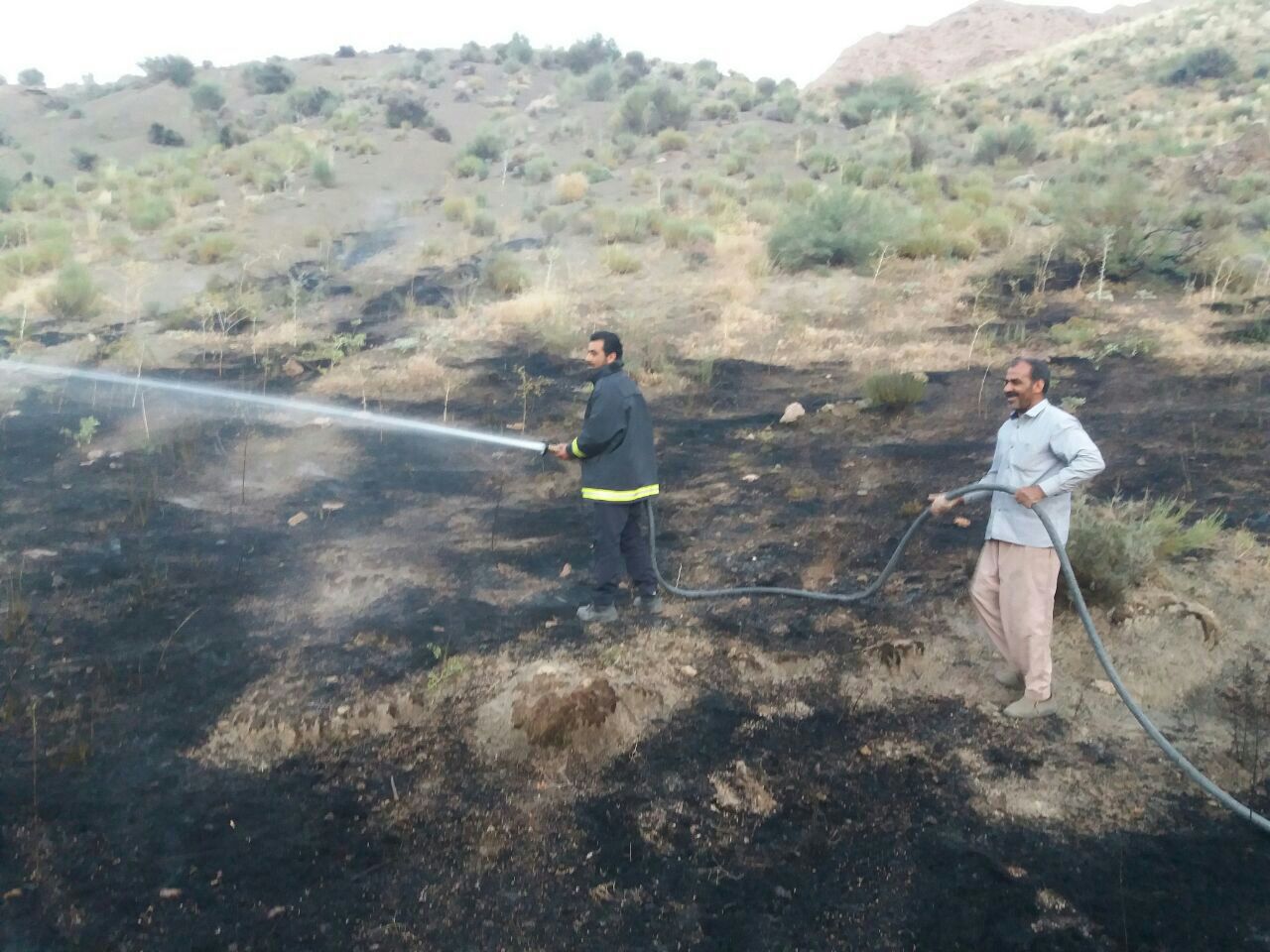 مهار آتش سوزی در مراتع خضری دشت بیاض مهار آتش سوزی در مراتع خضری دشت بیاض