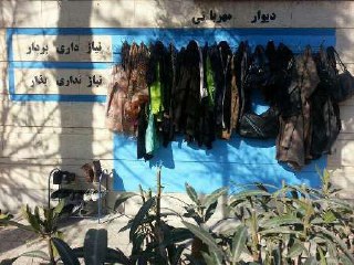 دیوار مهربانی در تایباد هم قد کشید