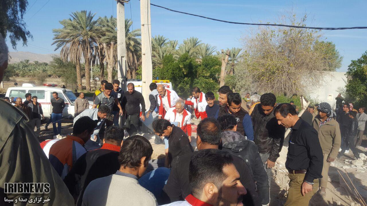 حضور امدادگران درمناطق زلزله زده خنج