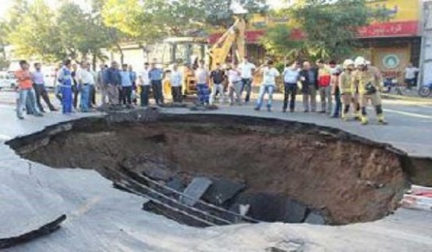 فرسودگی خاک عامل نشست زمین در خیابان مولوی فرسودگی خاک عامل نشست زمین در خیابان مولوی