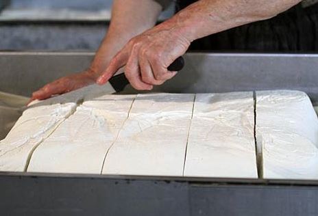 کشف یک و نیم تن مواد لبنی غیرمجاز در شیراز