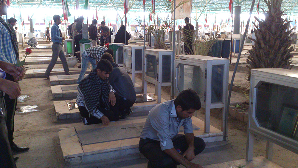 غبار روبی مزار شهیدان والامقام در خوزستان غبار روبی مزار شهیدان والامقام در خوزستان