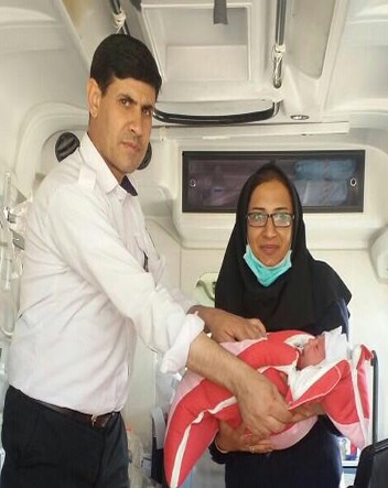تولد نوزاد عجول در آمبولانس