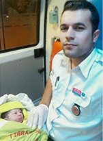 تولد نوزاد جهرمی به کمک تکنسین های اورژانس