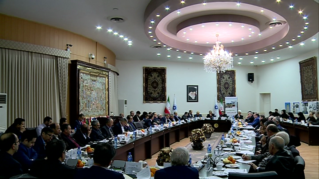 بررسی وضع صنایع معدنی و فرش آذربایجان شرقی