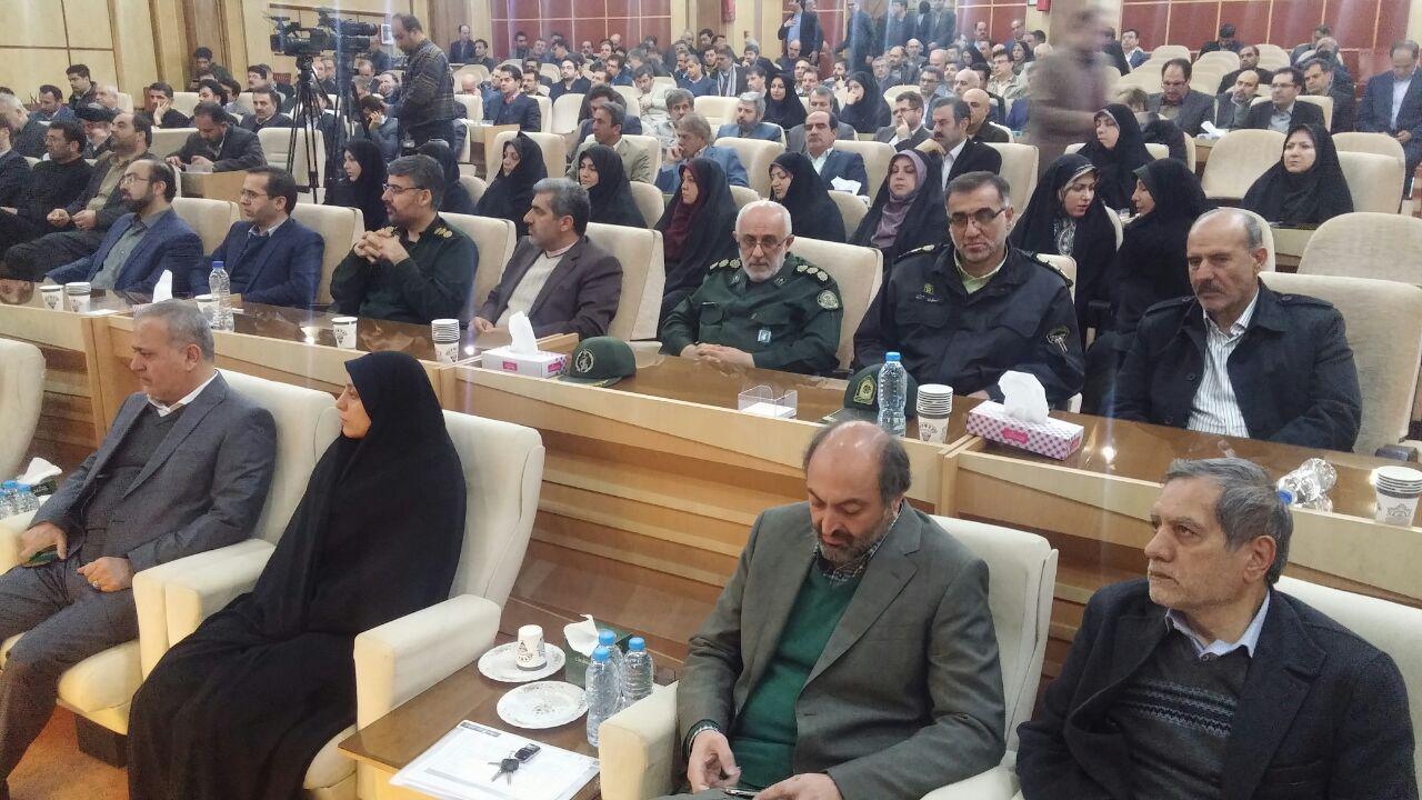 مسئولان بر خدمت صادقانه متمرکز شوند