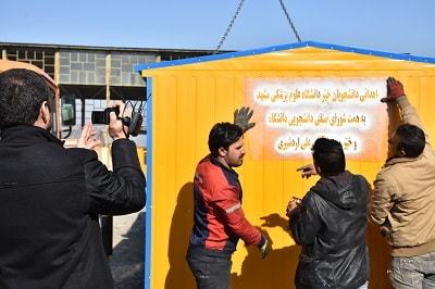 اهدای 4 دستگاه کانکس به زلزله زدگان غرب کشور