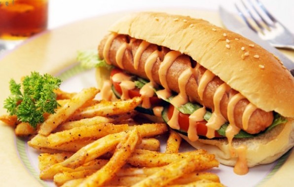 فست فود ها  خوراکی های خوشمزه اما مضر برای سلامتی