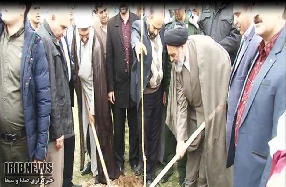 غرس نهال توسط نماینده ولی فقیه در دهگلان