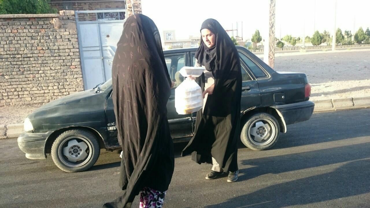 توزیع 800 پرس غذای گرم بین مددجویان بهزیستی درمیان