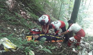 نجات گردشگر آسیب دیده خوزستانی از  دره جاده عباس آباد