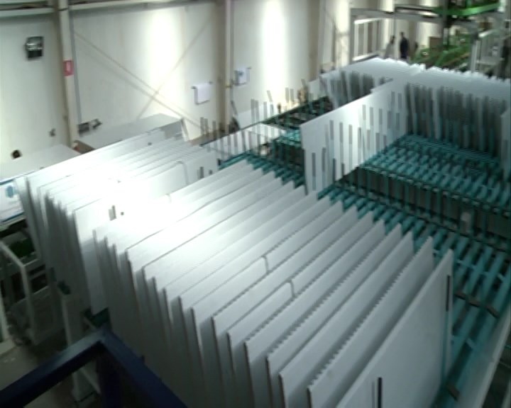 ارسال بیش از هزار کانکس برای اسکان موقت زلزله زدگان غرب کشور در شیراز+ فیلم