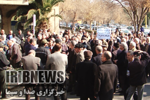 تجمع دوباره بازنشستگان ذوب آهن مقابل صداوسیما