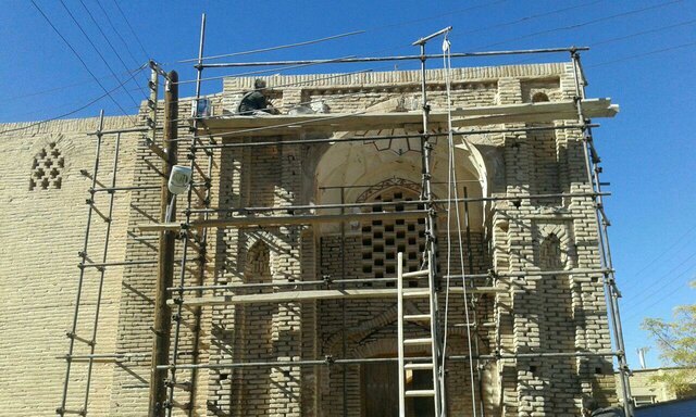 آغاز مرمت سر در نخستین مسجد چهار ایوانی جهان