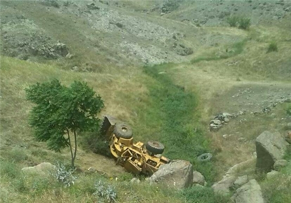 سقوط لودر به دره با یک کشته در نی ریز