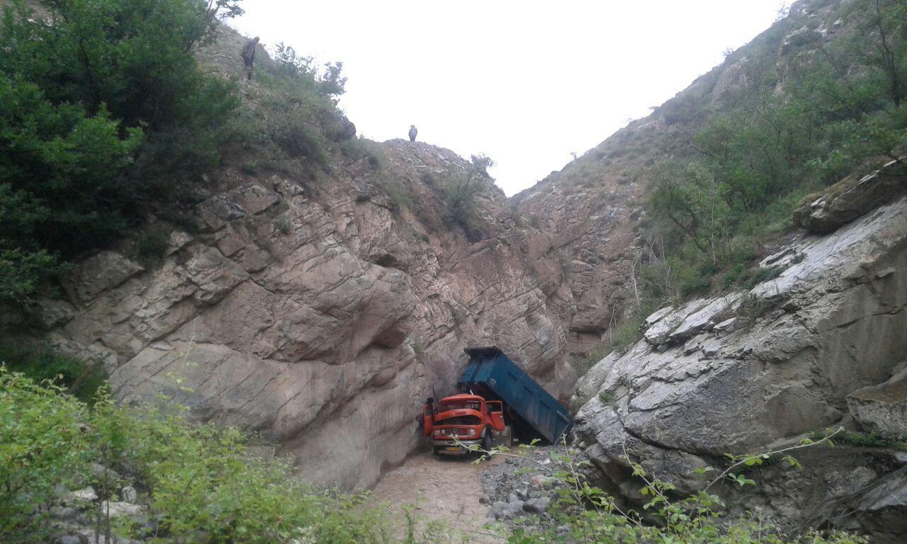 سقوط کامیون به دره با دو کشته در محور سوادکوه