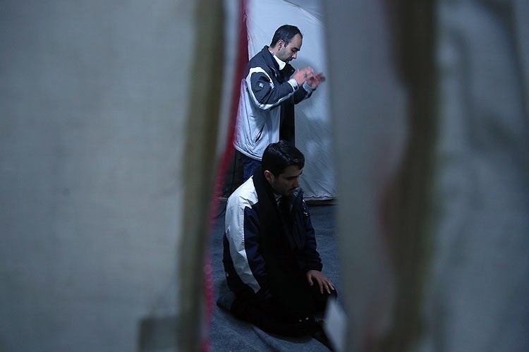 کمک آتش نشانان نقده به بازسازی عتبات عالیات