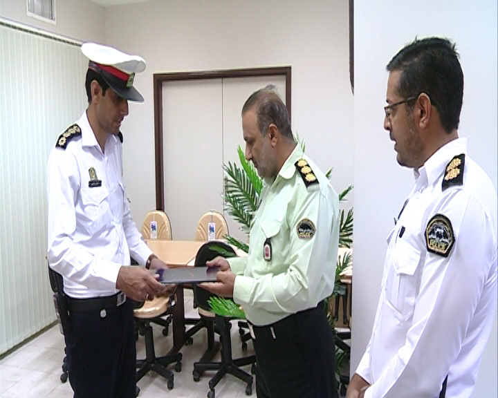 تجلیل از افسر وظیفه شناس در بم