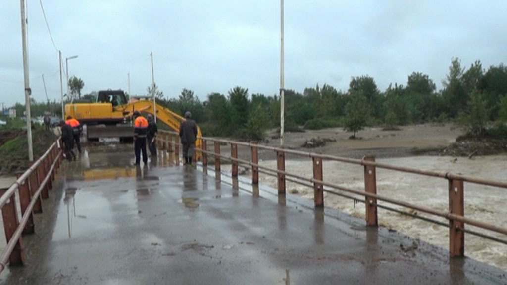 خدمات رسانی امدادگران به سیل زدگان شمال کشور