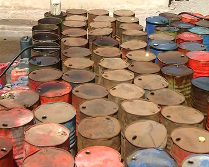 کشف ۶۰ هزار لیتر گازوئیل قاچاق در بم کشف ۶۰ هزار لیتر گازوئیل قاچاق در بم