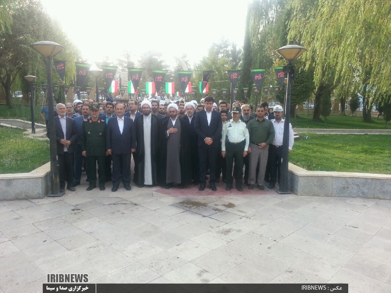 ادای احترام امام جمعه ایلام به مقام شامخ شهدا