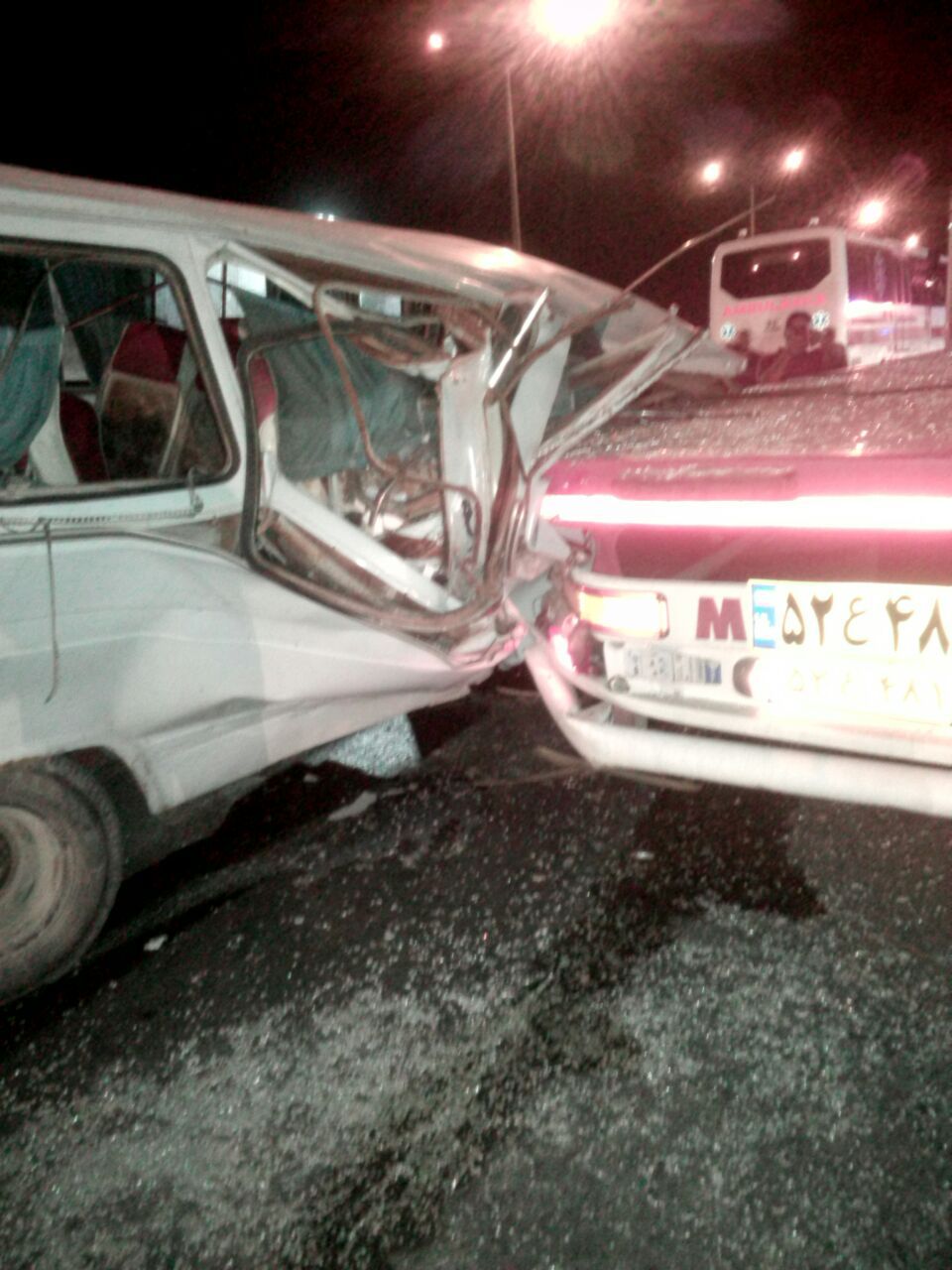 حادثه رانندگی در محور بم - زاهدان و مصدومیت ۱۳ نفر