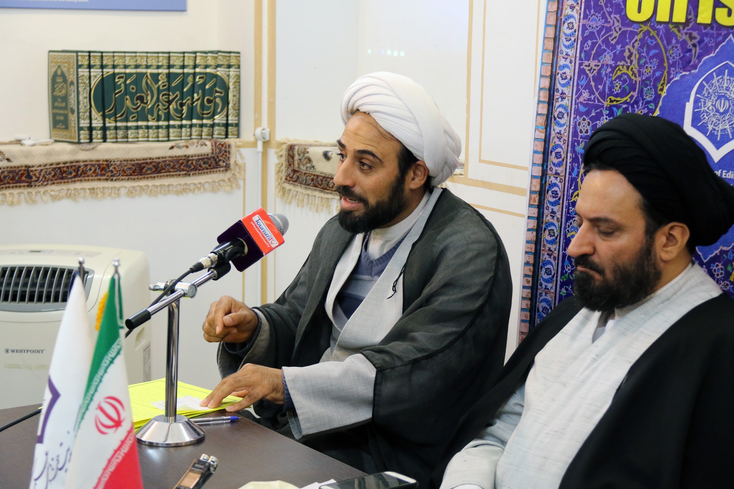 میزبانی از گردشگران خارجی در مدرسه علمیه ناصریه