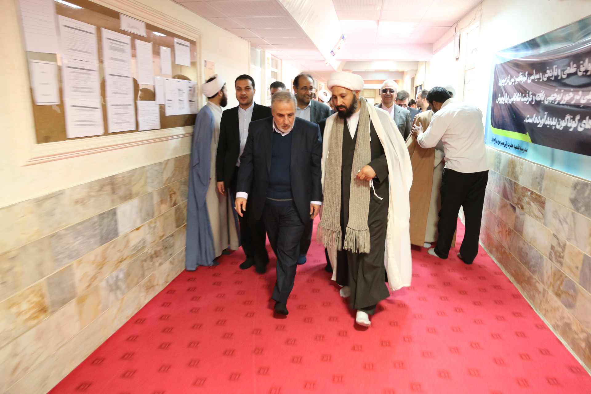 سکان انقلاب اسلامی ایران در اختیار ولی فقیه مدبر و مدیر