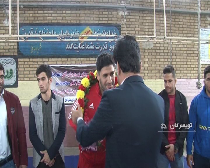 استقبال از افتخارآفرین کشتی پهلوانی در تویسرکان