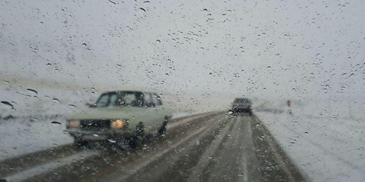 بارش برف و باران برخی از محورهای استان کرمانشاه را مسدود کرد بارش برف و باران برخی از محورهای استان کرمانشاه را مسدود کرد