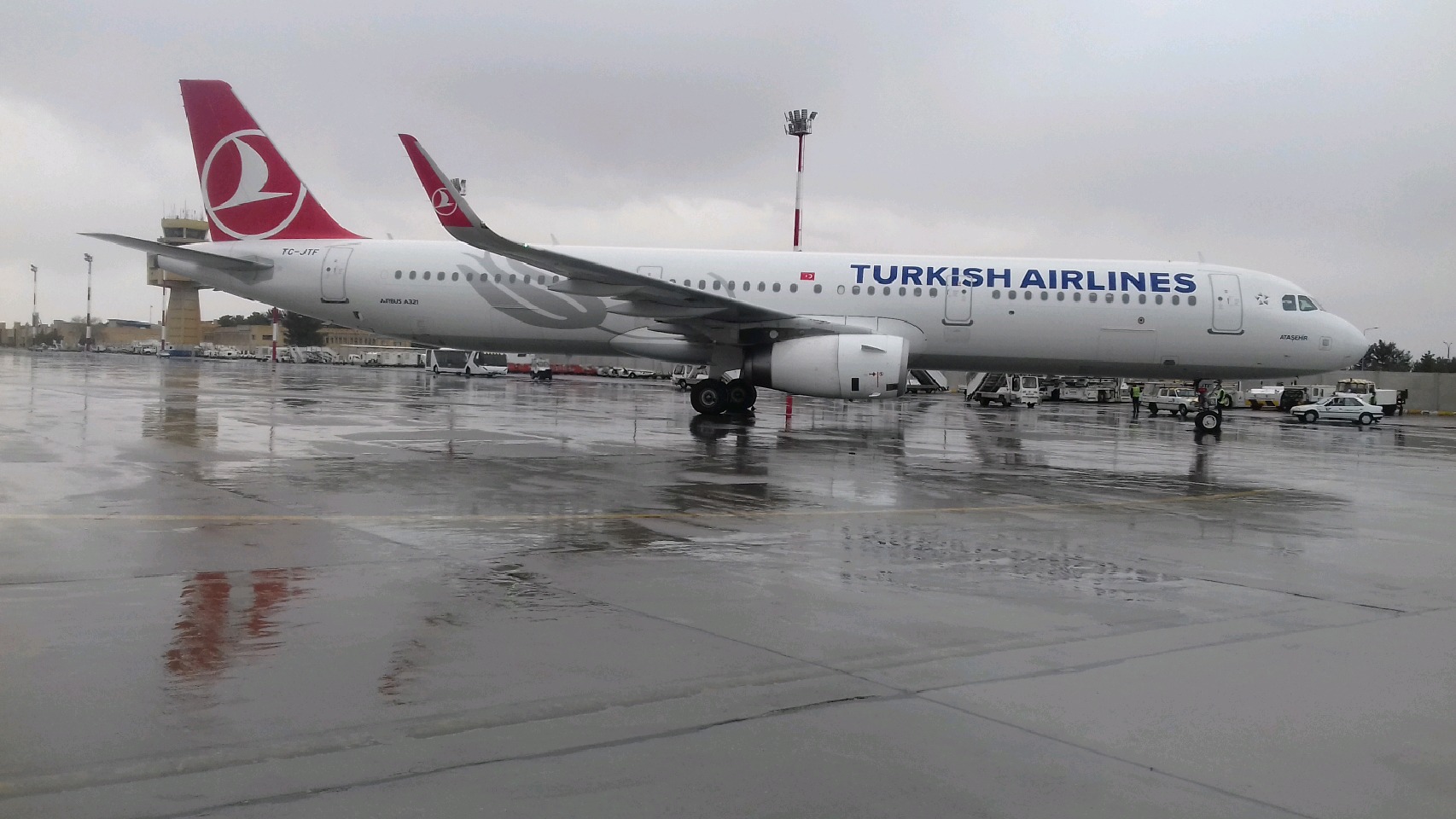 فرود پرواز مسیر استانبول - فرودگاه امام خمینی در اصفهان