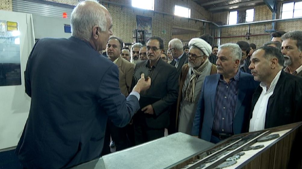 نشست هم اندیشی مسئولان استان در یک واحد صنعتی