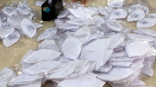 کشف یک هزار عدد دستکش و ماسک احتکار شده در صحنه کشف یک هزار عدد دستکش و ماسک احتکار شده در صحنه