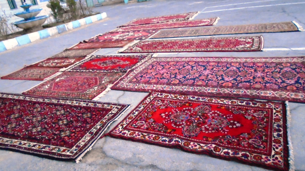 سارقان فرش هاي دستباف در دام پلیس سارقان فرش هاي دستباف در دام پلیس