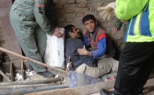 چرخ زندگی کارگران با شعار مسئولان نمی چرخد چرخ زندگی کارگران با شعار مسئولان نمی چرخد