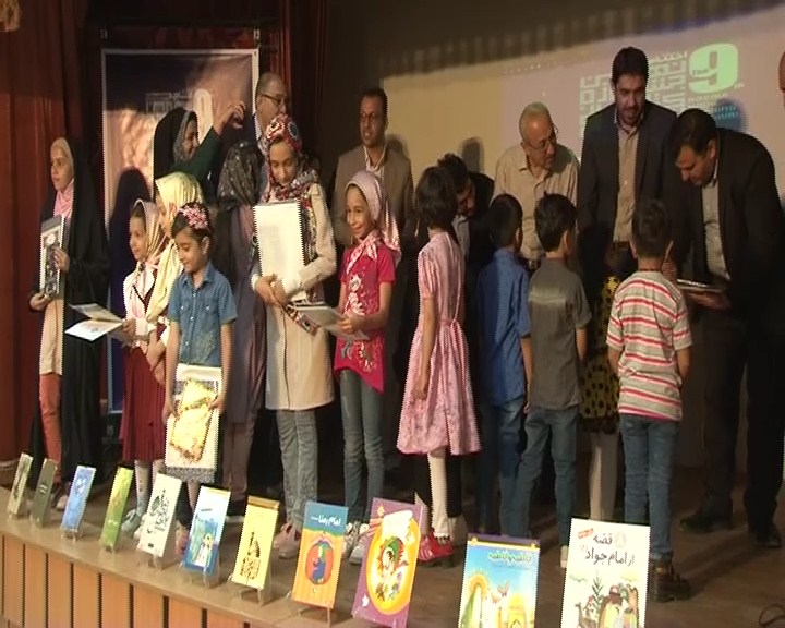 تجلیل از برگزیدگان جشنواره کتاب رضوی در نجف آباد تجلیل از برگزیدگان جشنواره کتاب رضوی در نجف آباد