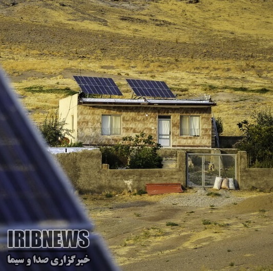 نصب 25 پنل خورشیدی برای مددجویان کمیته امداد امام خمینی درمهاباد