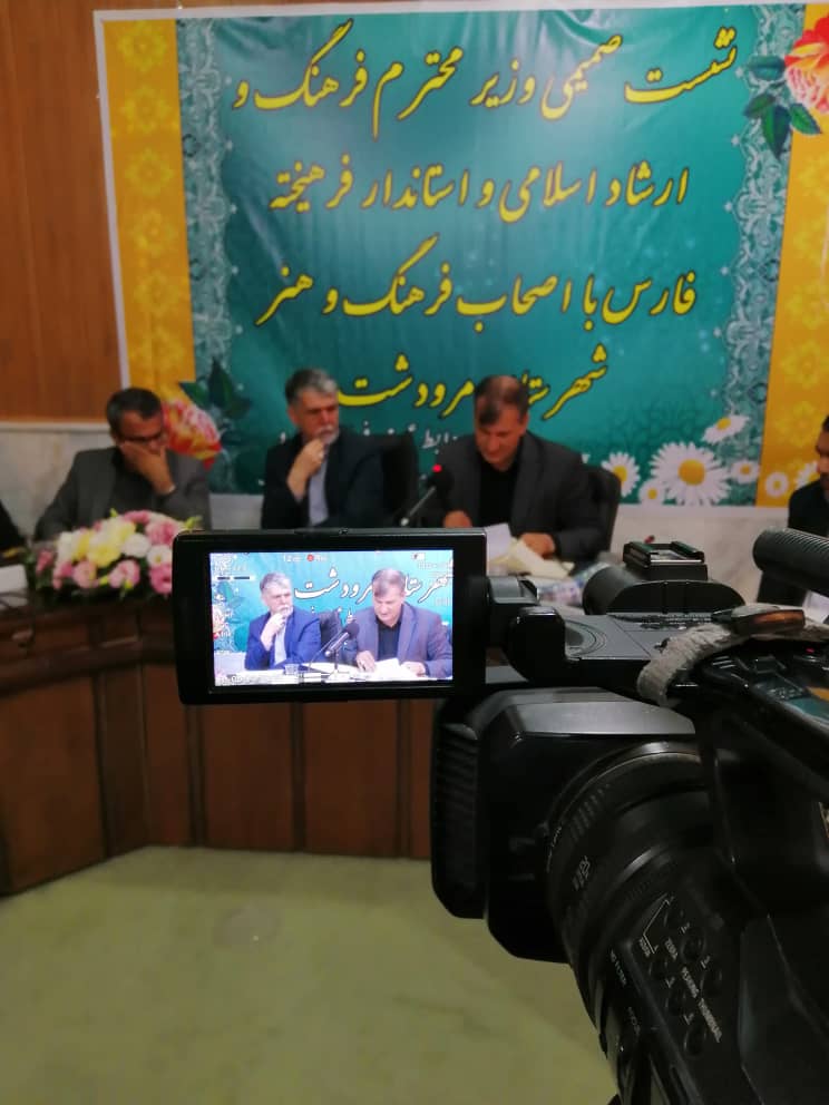 اقتصاد مهم، اما فرهنگ هویتساز است اقتصاد مهم، اما فرهنگ هویتساز است