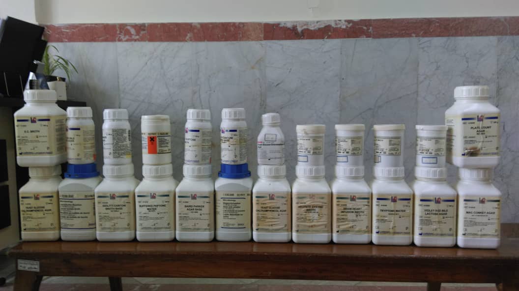 جمع آوری مواد شیمیایی و محیط کشت های تاریخ گذشته در نیشابور