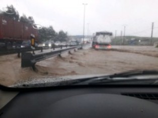 بسته بودن جاده بهشهر به گلوگاه