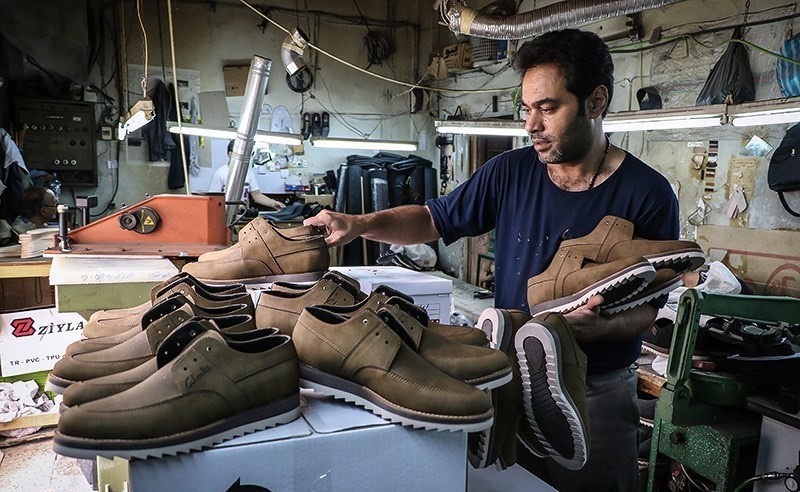 پای کفش مشهد لنگ می زند