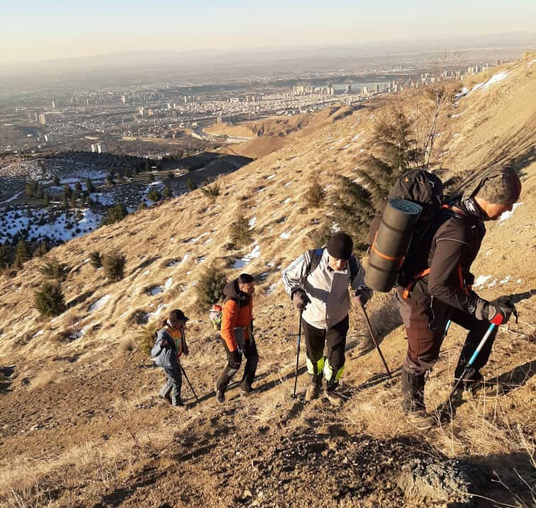 ۱۲ ساعت کوهنوردی در ارتفاعات شمال غرب تهران ۱۲ ساعت کوهنوردی در ارتفاعات شمال غرب تهران