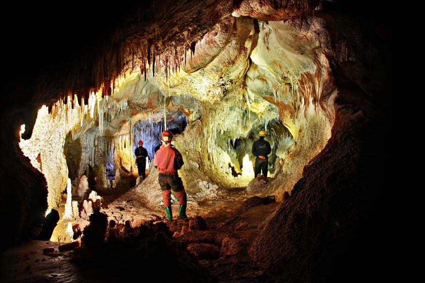 آشنایی با ﻏﺎر باشکوه و زیبای ﮐﺘﻠﻪ ﺧﻮر آشنایی با ﻏﺎر باشکوه و زیبای ﮐﺘﻠﻪ ﺧﻮر