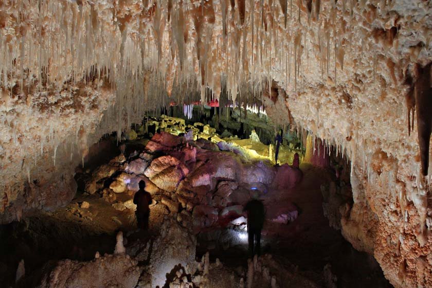 آشنایی با ﻏﺎر باشکوه و زیبای ﮐﺘﻠﻪ ﺧﻮر آشنایی با ﻏﺎر باشکوه و زیبای ﮐﺘﻠﻪ ﺧﻮر