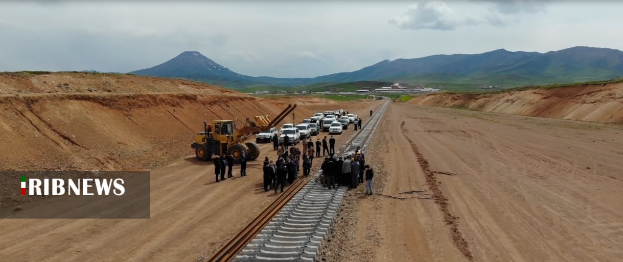 آغاز عملیات ریلگذاری راه آهن همدان - سنندج آغاز عملیات ریلگذاری راه آهن همدان - سنندج