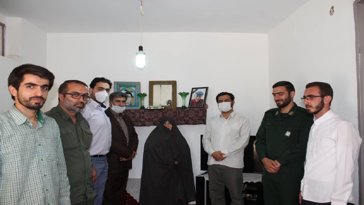 دیدار مسئولان سپاه با خانواده خبرنگار شهید حمیدرضا کشاورز مرآت