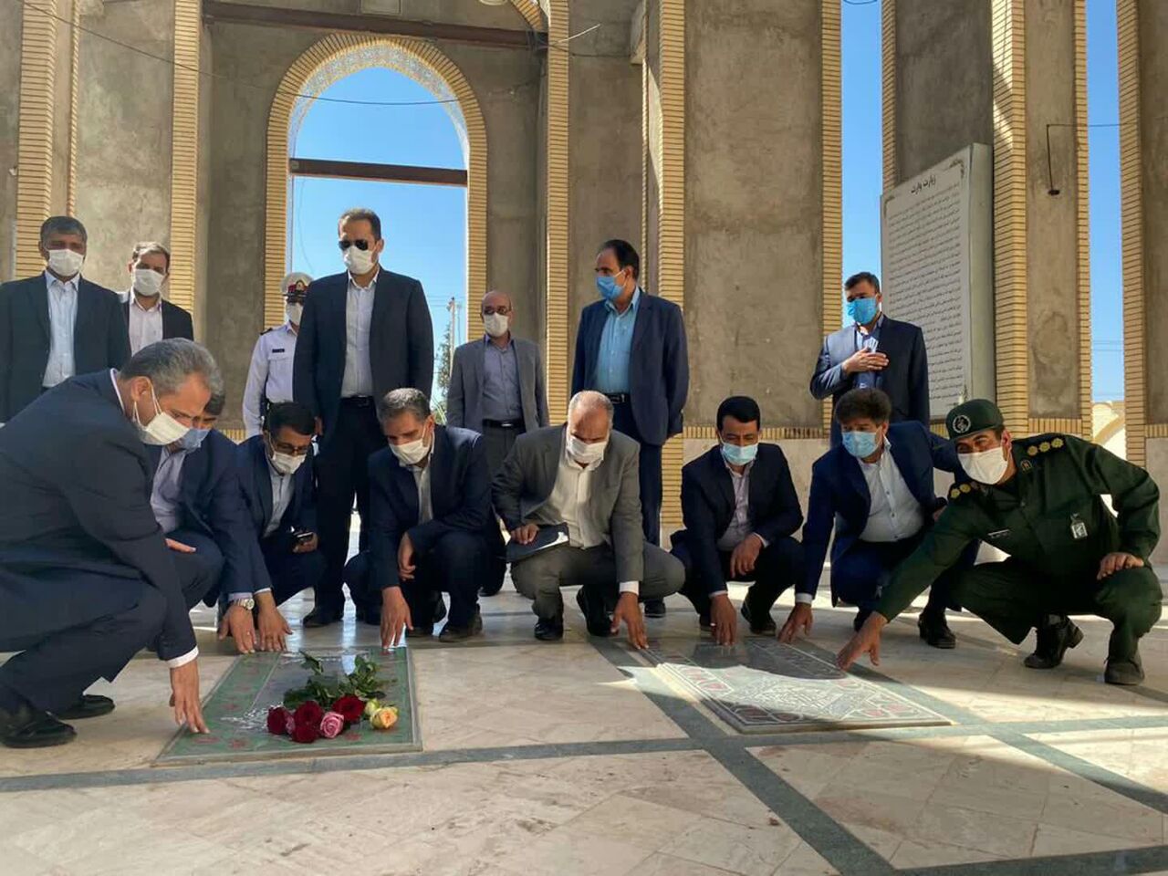 حضور وزیر جهاد کشاورزی در گلزار شهدای مهریز حضور وزیر جهاد کشاورزی در گلزار شهدای مهریز