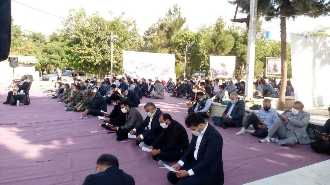 گلباران ، غبارروبی و عطرافشانی مزار شهدای 8 سال دفاع مقدس گلباران ، غبارروبی و عطرافشانی مزار شهدای 8 سال دفاع مقدس