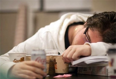 احساس خستگی مداوم و عادات غذایی غلط